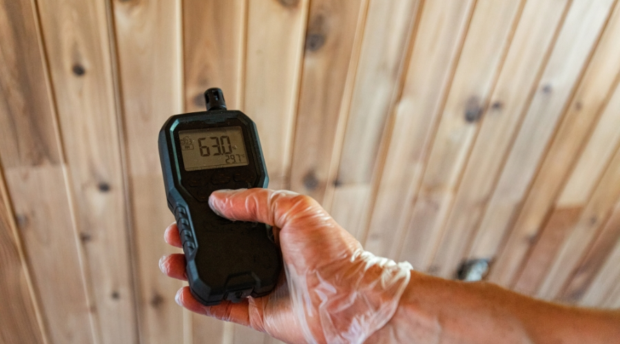 Florida homeowner consulting with HVAC technician about AC replacement options