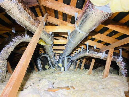 Professional vacuum insulation removal with enclosed technology